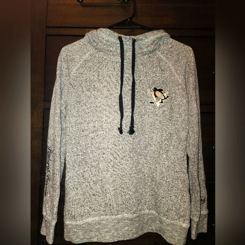 NHL Official Women's Penguins hooded sweatshirt